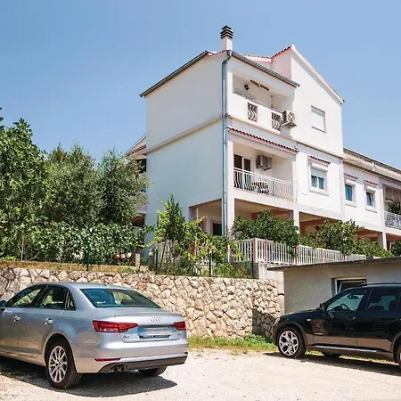 1 Bedroom Cozy In Posedarje