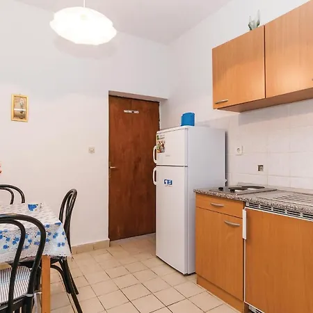 1 Bedroom Cozy In Posedarje